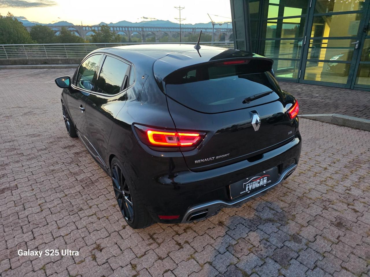 Clio rs trophy cv 220 valutiamo usato