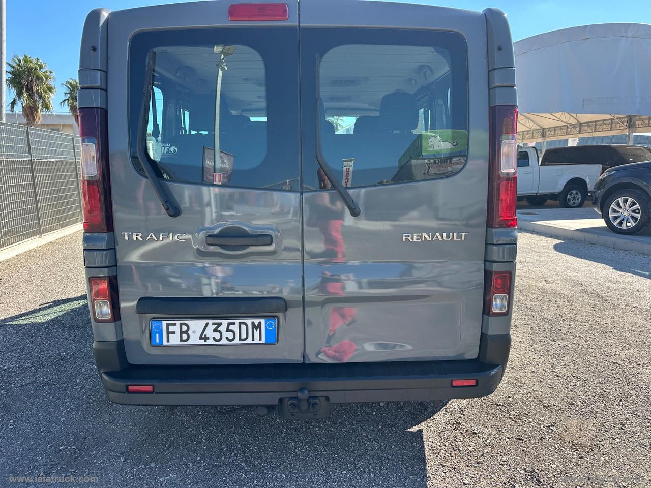 RENAULT Trafic 9 POSTI 1.6 dCi 125CV+GANCIOTRAINO