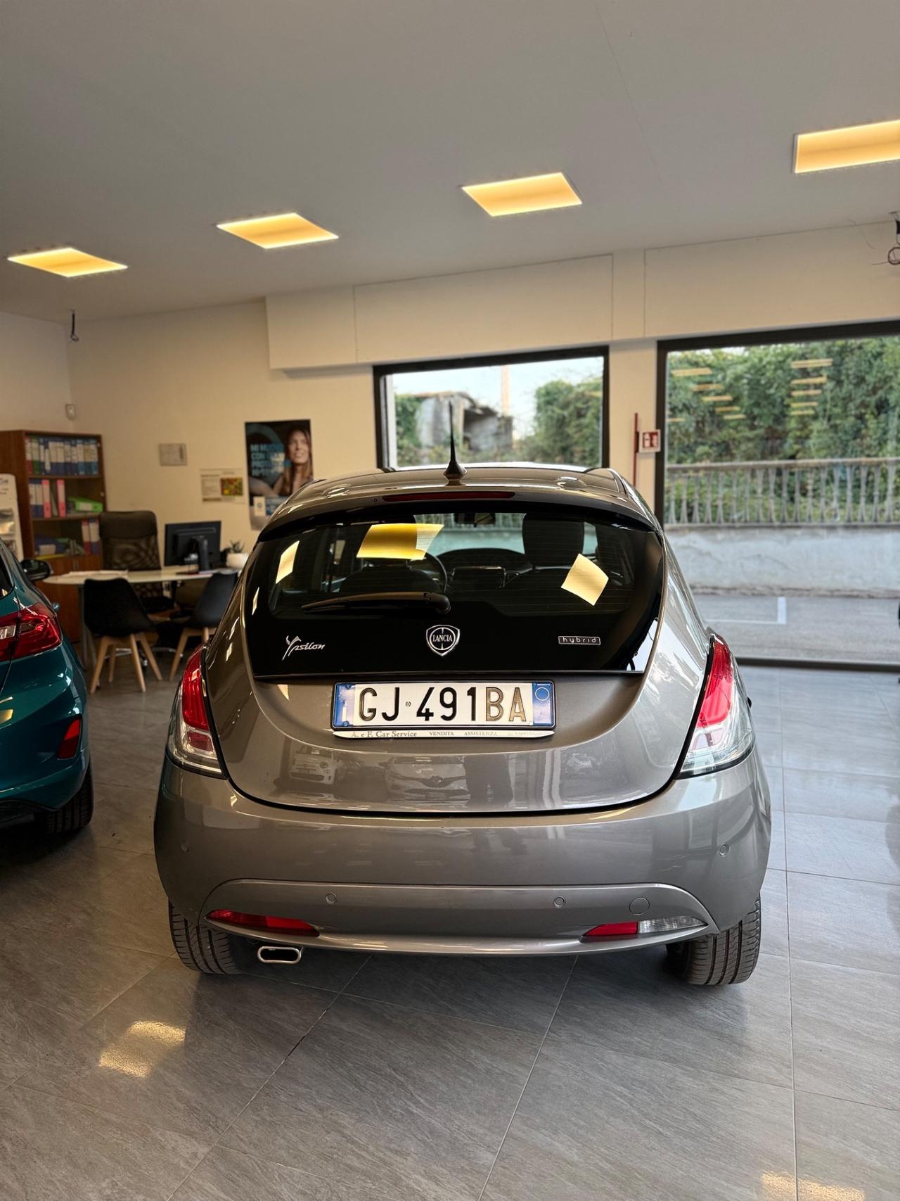 Lancia Ypsilon 1.0 FireFly 5 porte S&S Hybrid Ecochic Gold