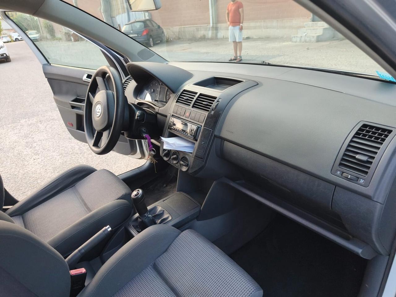 Volkswagen Polo 2003---1.4 Benzina