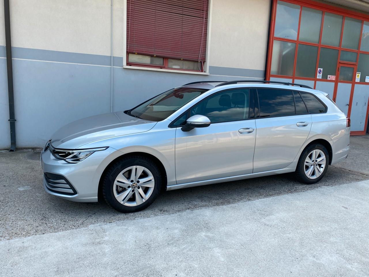 Volkswagen Golf Variant Golf Variant 2.0 TDI SCR DSG Life - CAMBIO AUTOMATICO