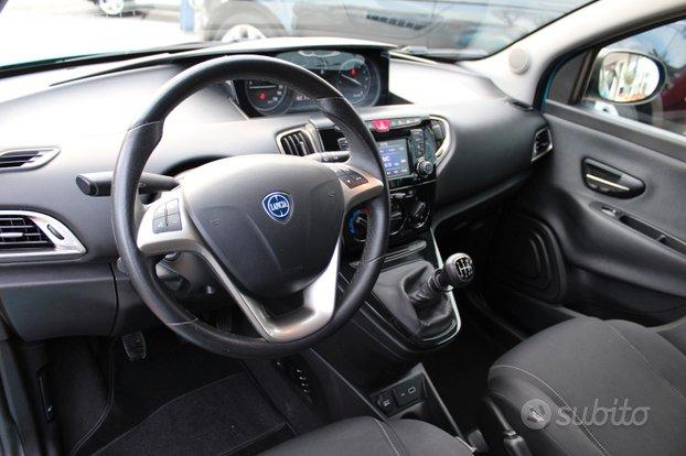 Lancia Ypsilon 1.0 69cv firefly hybrid gold