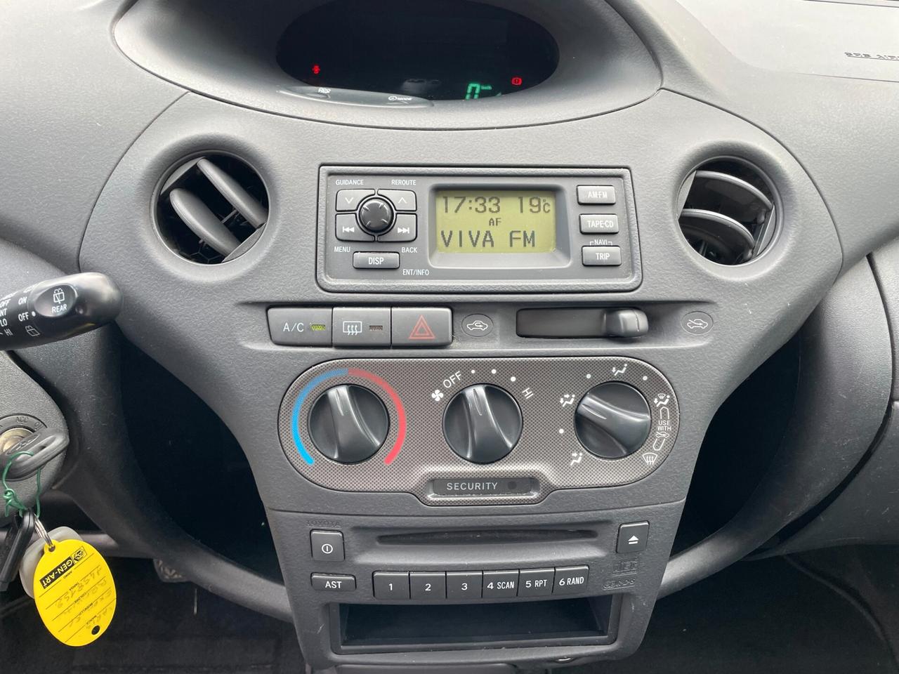 Toyota Yaris 1.0i 16V cat 5 porte Sol