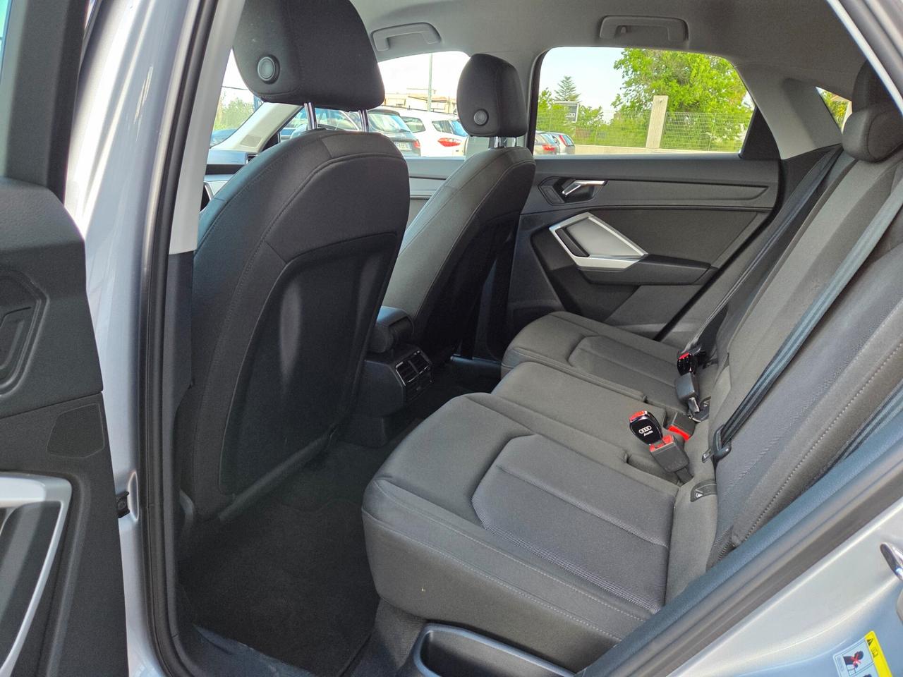 Audi Q3 35 TDI S tronic Business