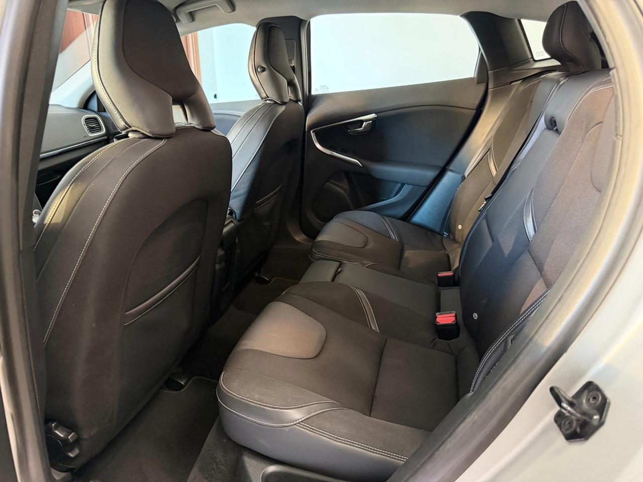 Volvo V40 D2 1.6 Momentum CAMBIO AUTOMATICO