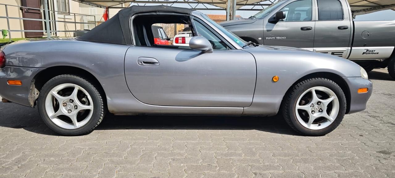 Mazda MX-5 1.6i 16V cat Rainbow