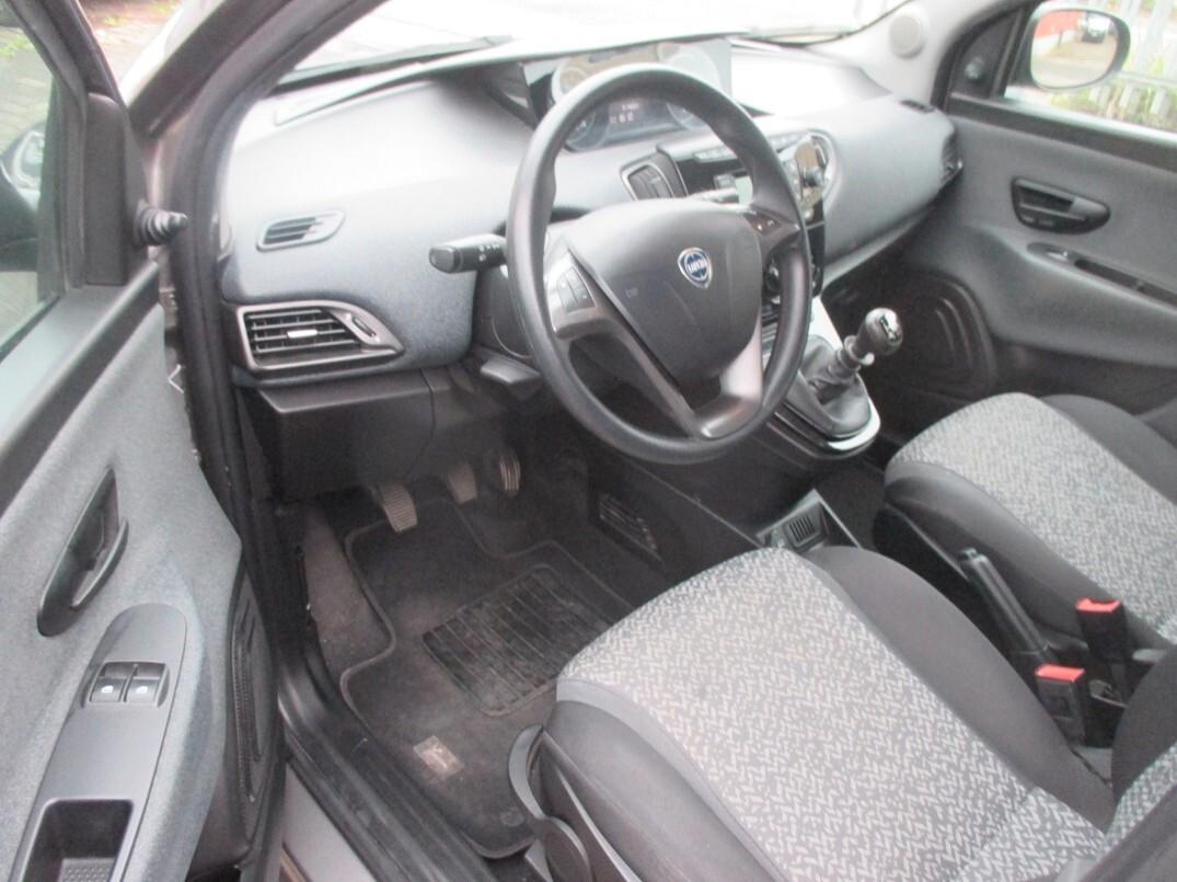 Lancia Ypsilon 1.0 FireFly Hybrid Ecochic Per Neopatentati