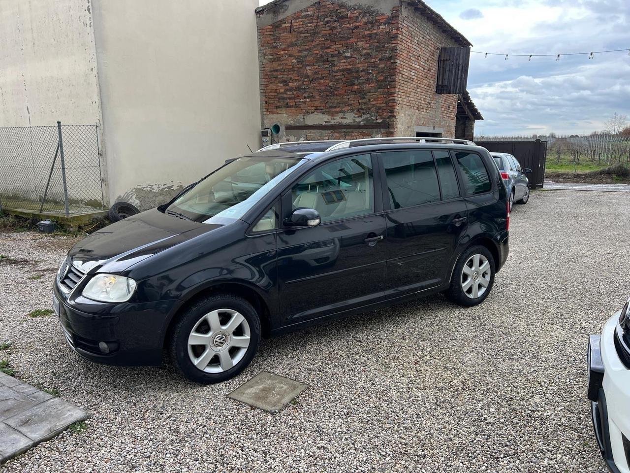 Volkswagen Touran 1.6 16V FSI Highline