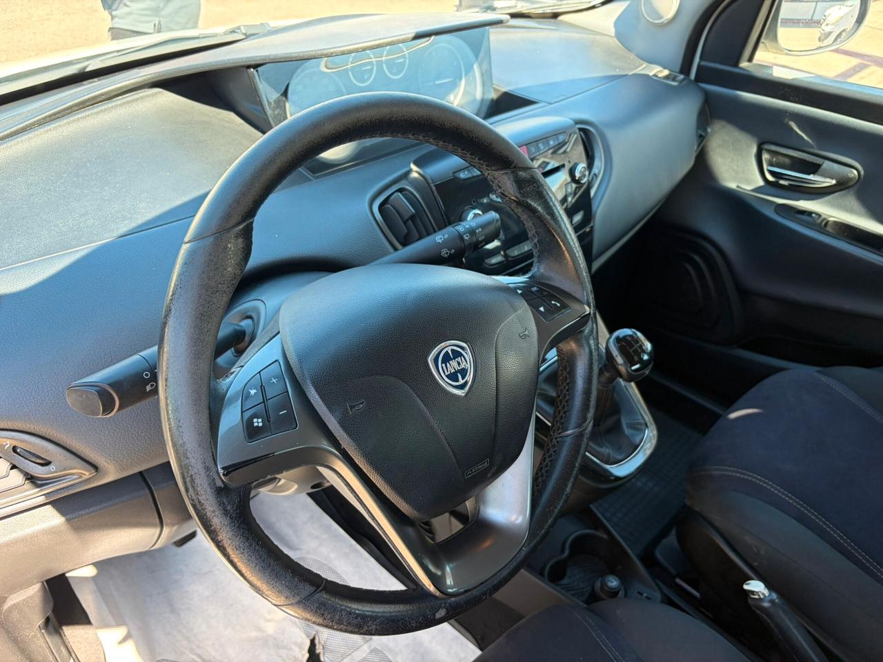 LANCIA YPSILON - NEOPATENTATI - 2 UNITà DISP