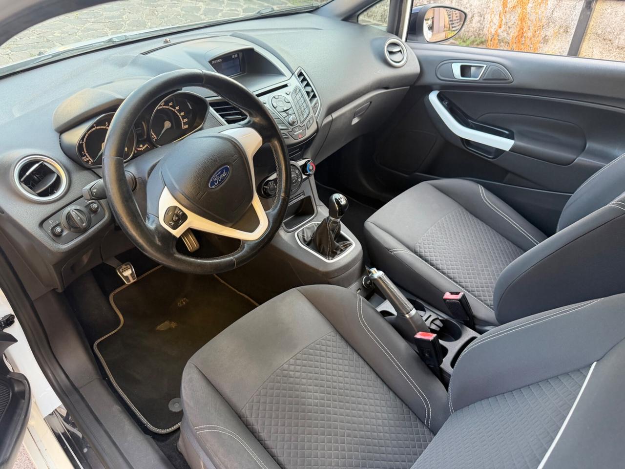 Ford Fiesta 1.4 3 porte Bz.- GPL Black & White Edition
