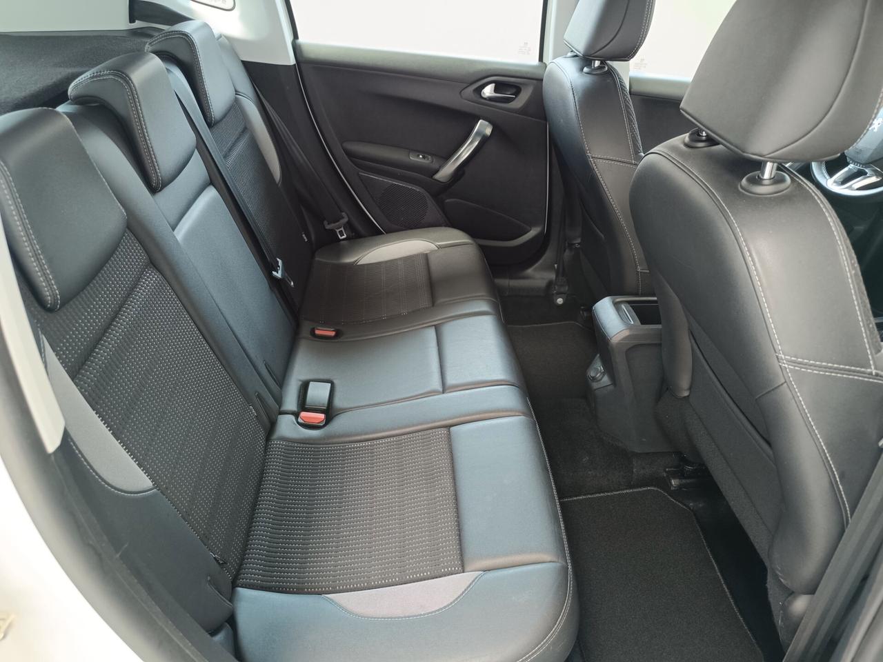 Peugeot 2008 1.6 e-HDi 92 CV Stop&Start Allure