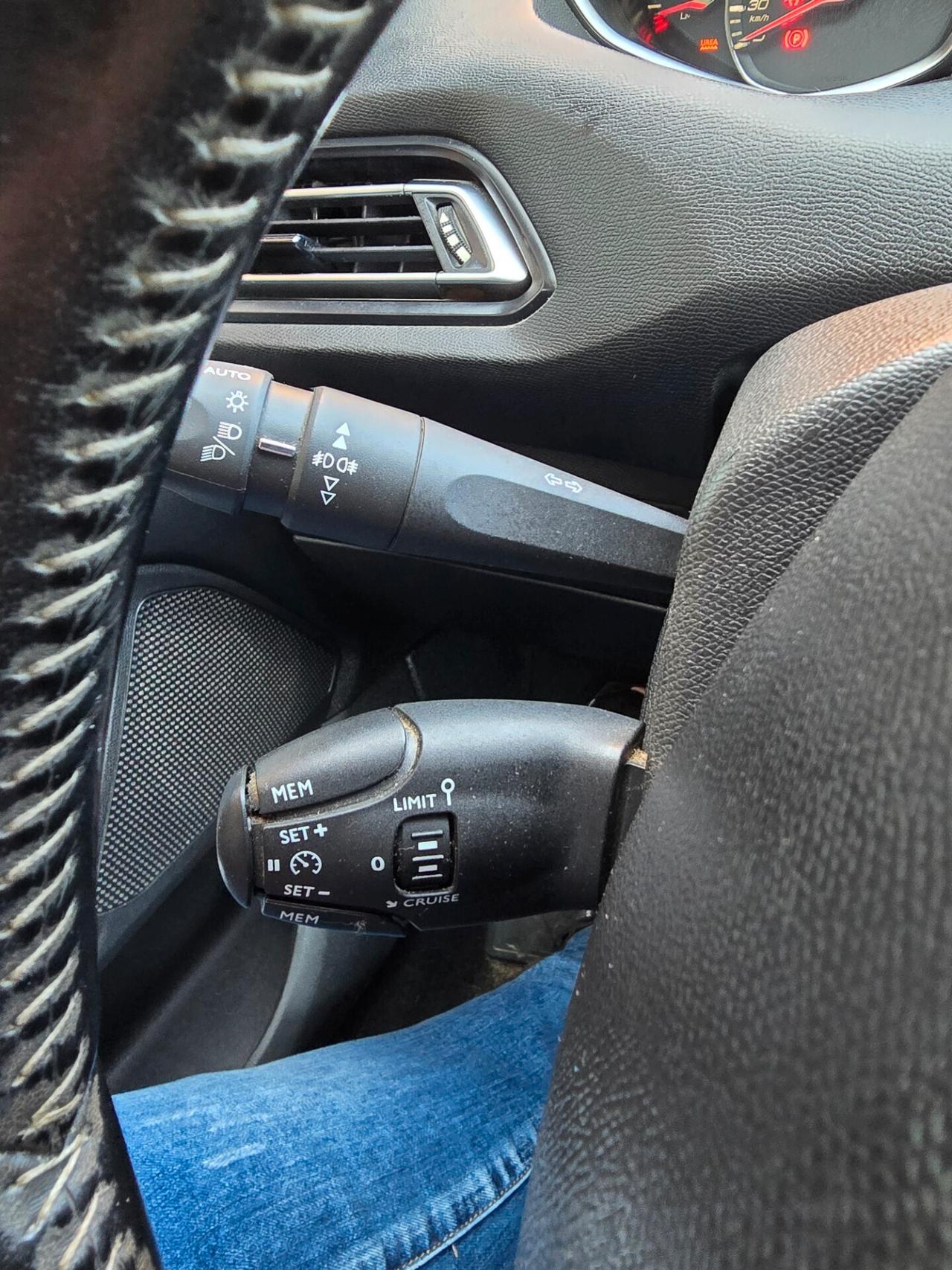 Peugeot 308 BlueHDi 120 S&S EAT6 SW Allure
