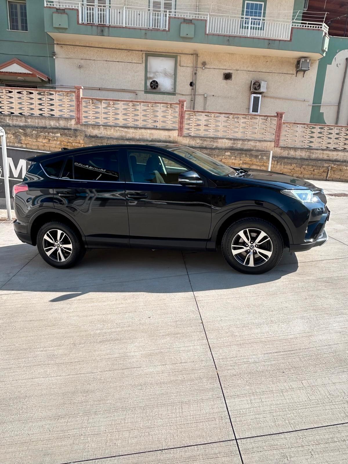 RAV4 2.0 D-4D 2WD Lounge