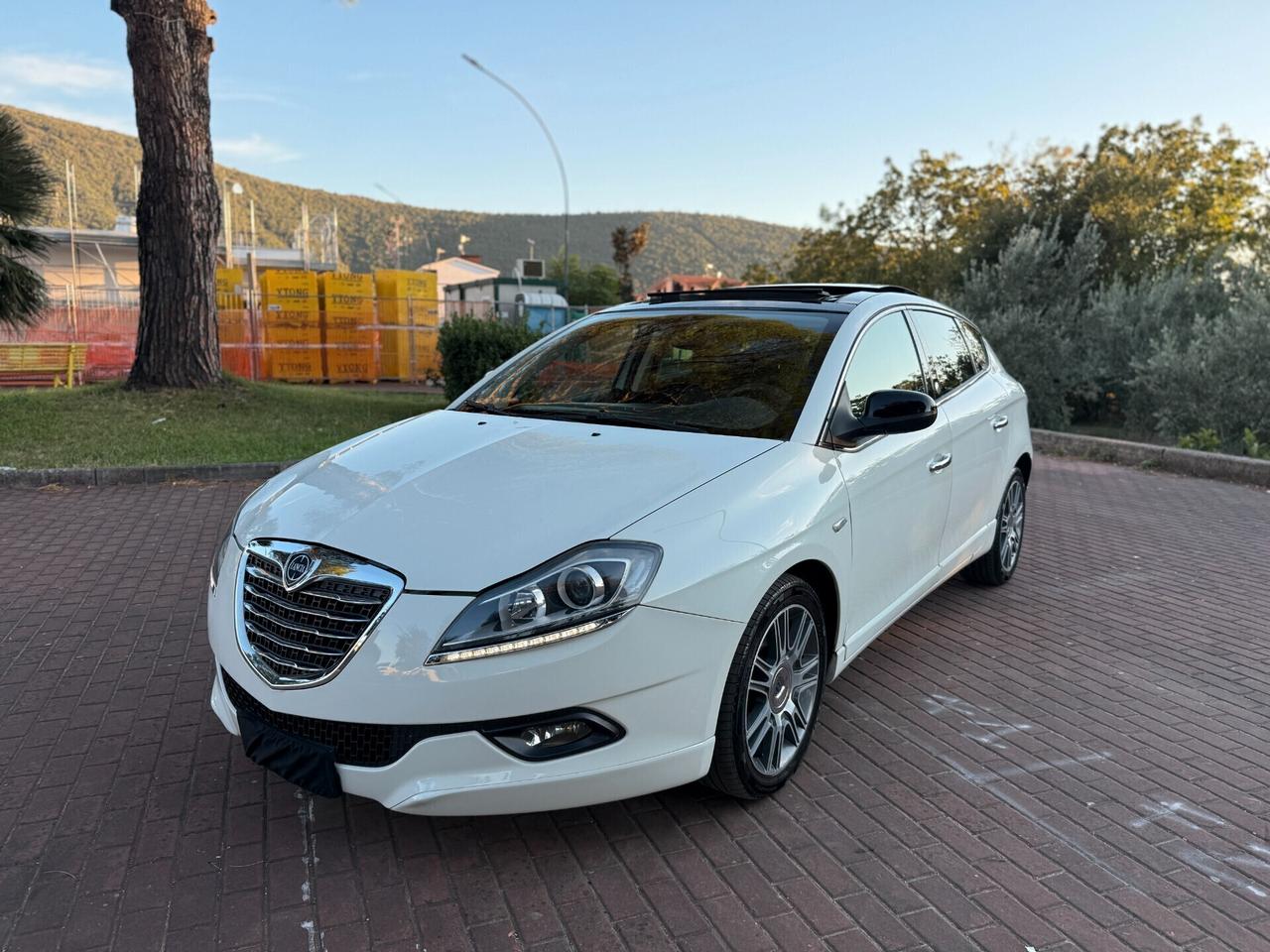 Lancia Delta 1.4 T-Jet 120 CV Gold Ecochic GPL,tetto apribile,pelle,cerchi 17,cruise control,comandi al volante,blu&me,sensori di parcheggio,full