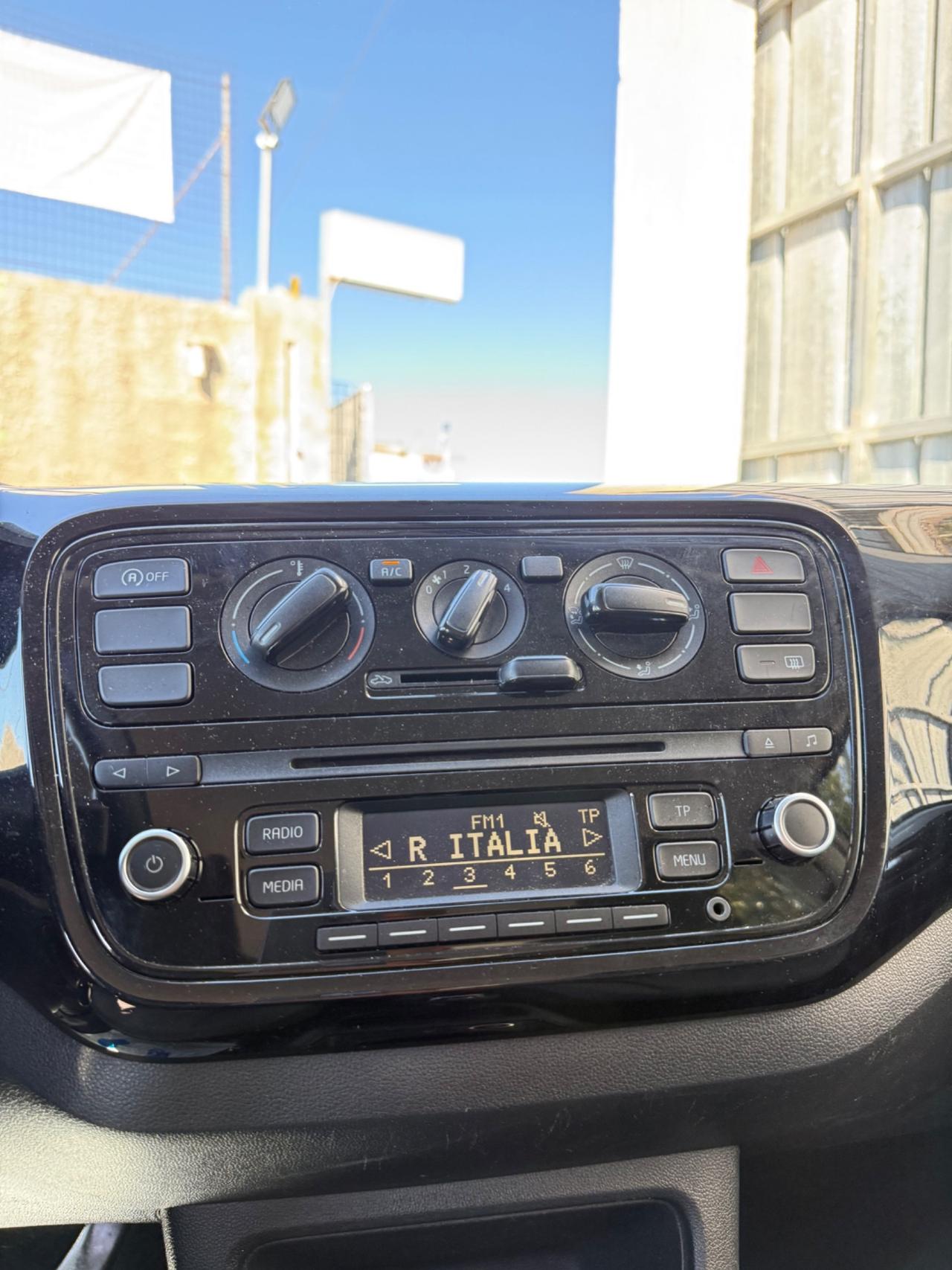 Volkswagen up! 1.0 5p. eco move BlueMotion Technology,128.892 km