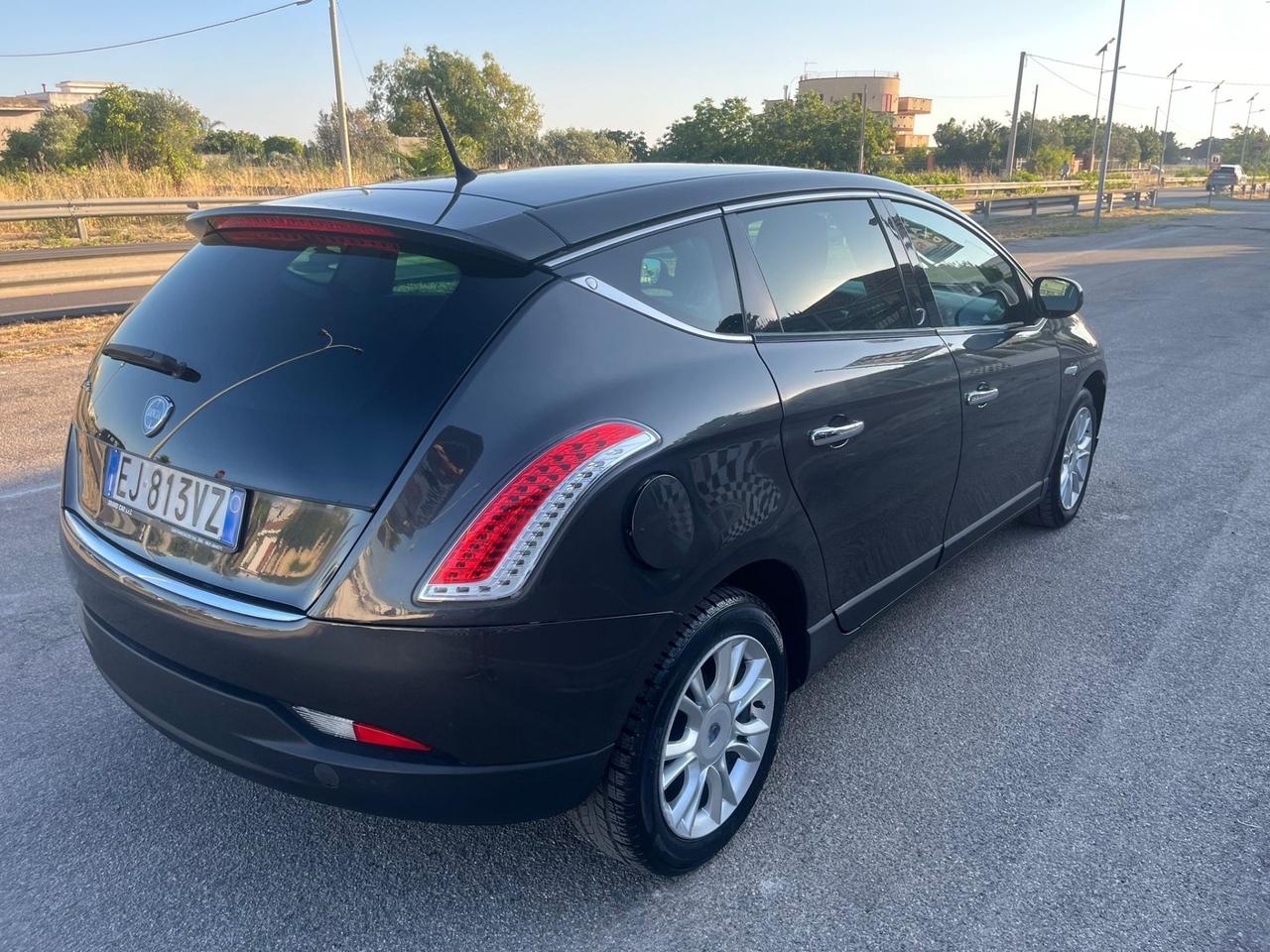 Lancia Delta 1.6 MJT Silver 2011