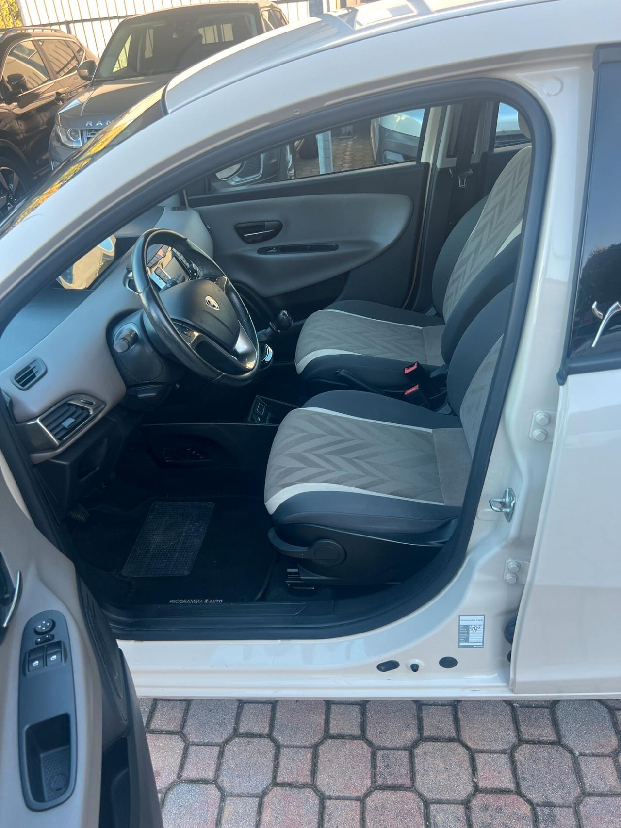 Lancia Ypsilon 1.2 69 CV 5 porte Gold