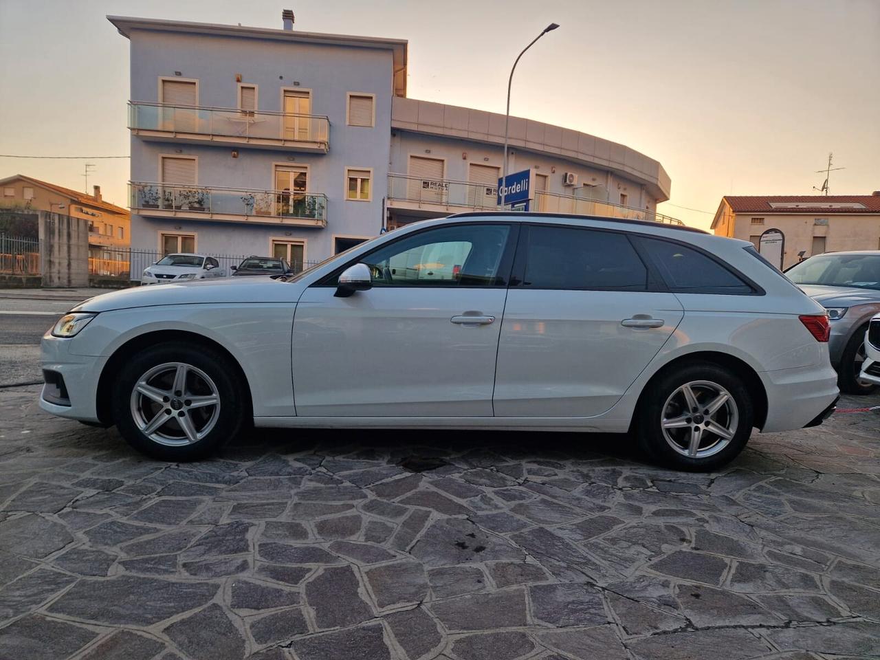 Audi A4 Avant 30 TDI/136 CV S tronic Business