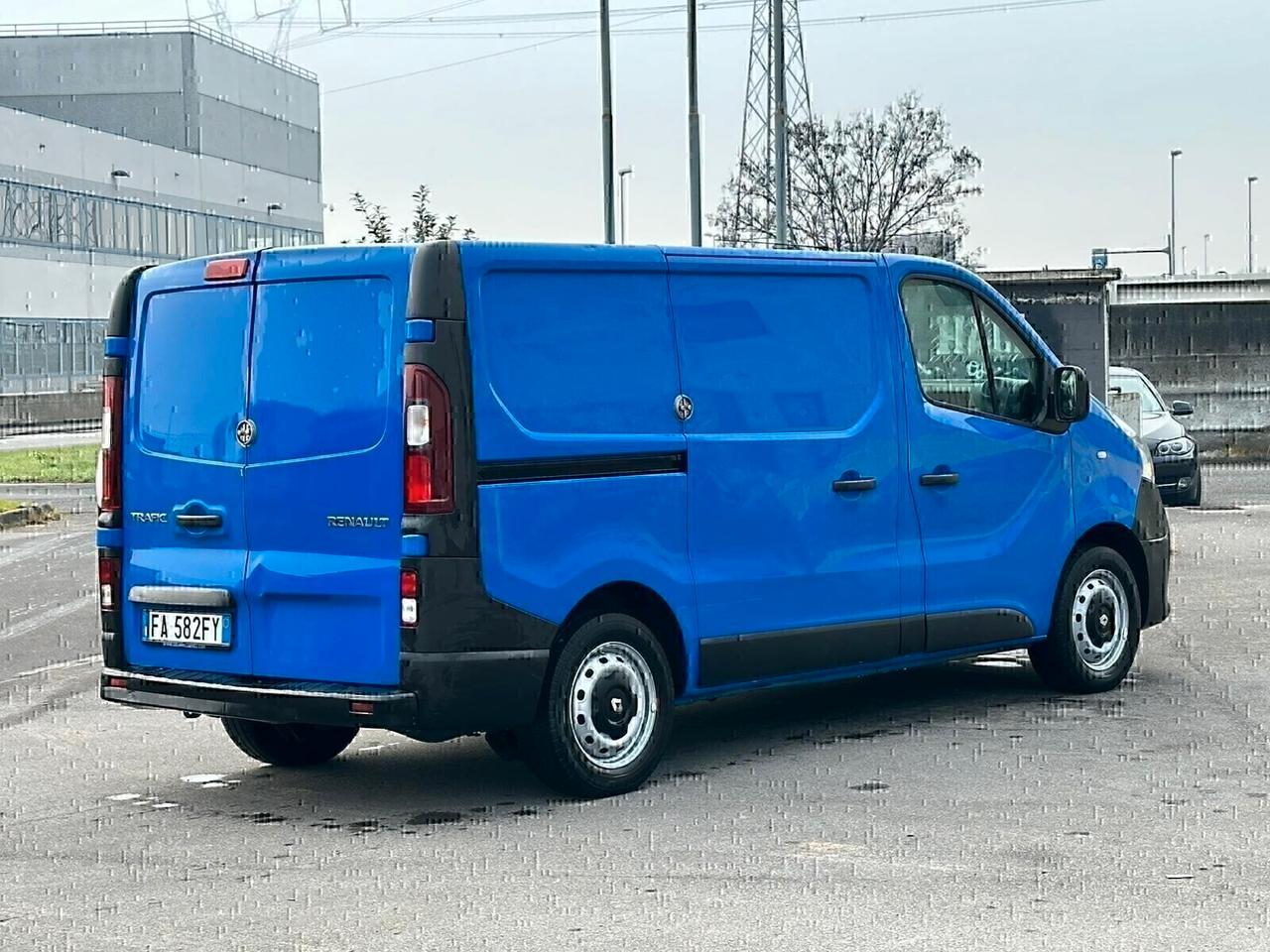 RENAULT TRAFIC ANNO 2015 PRONTO ALL'USO! SUPER PREZZO!