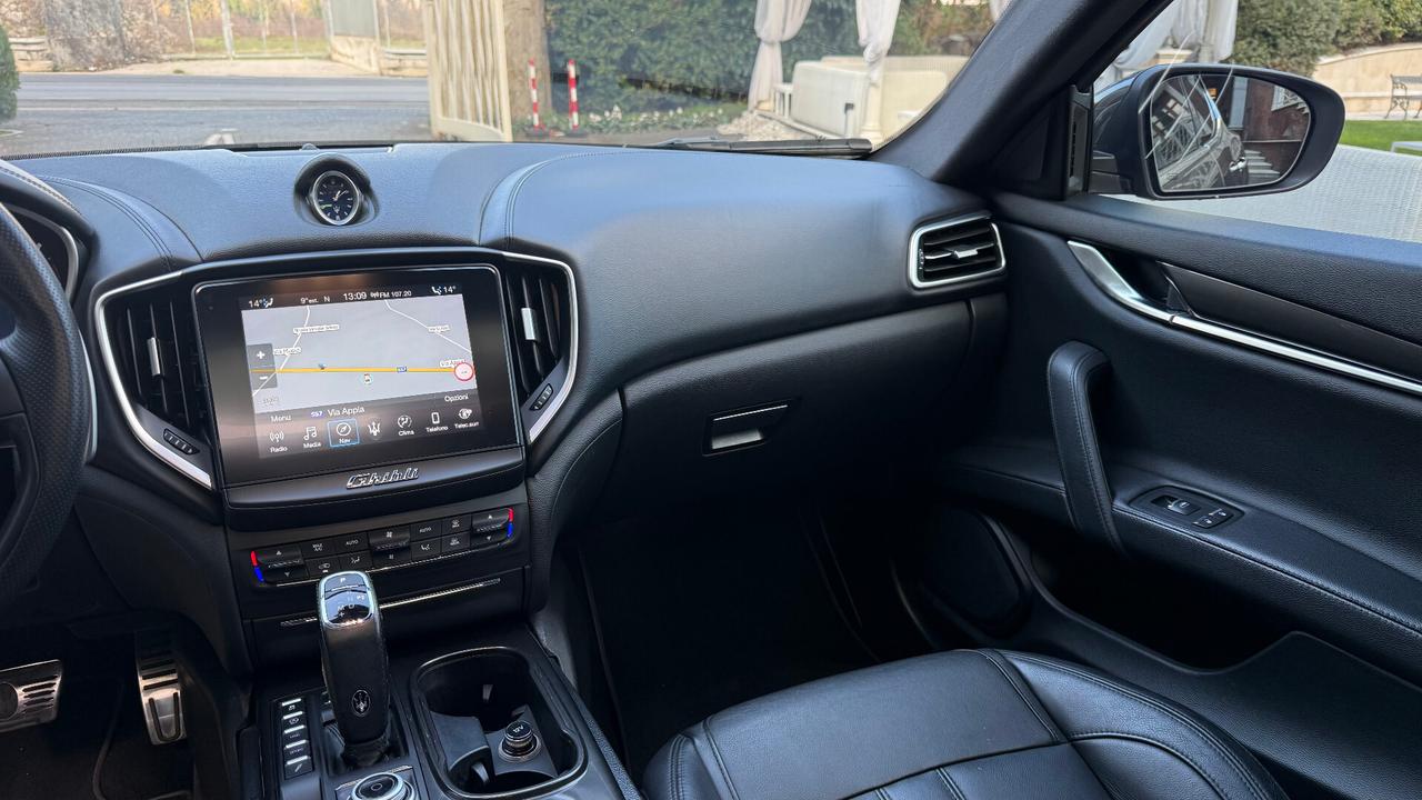 Maserati Ghibli V6 Diesel Gransport TETTO
