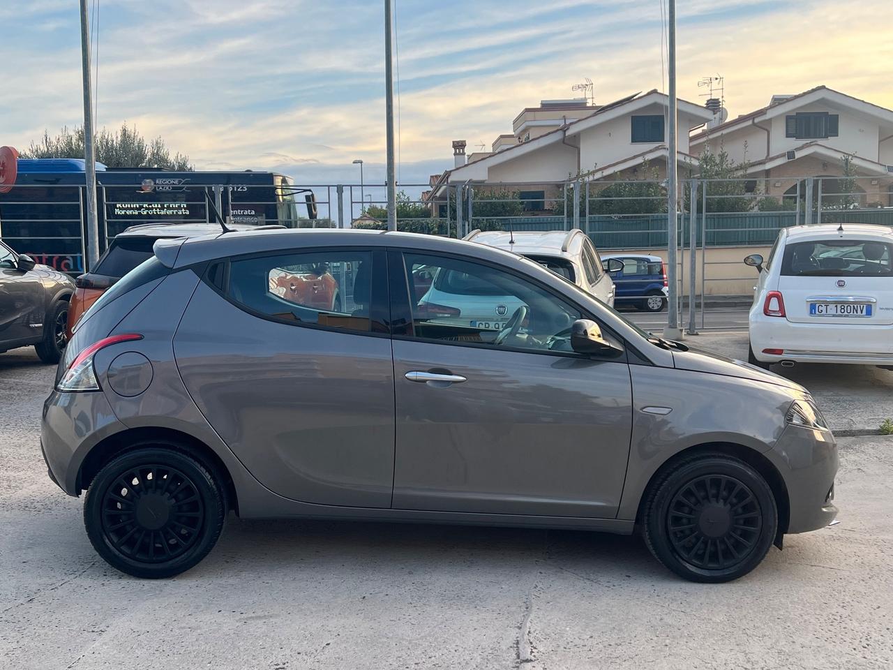 Lancia Ypsilon 1.0 FireFly 5 porte S&S Hybrid IN PROMOZIONE