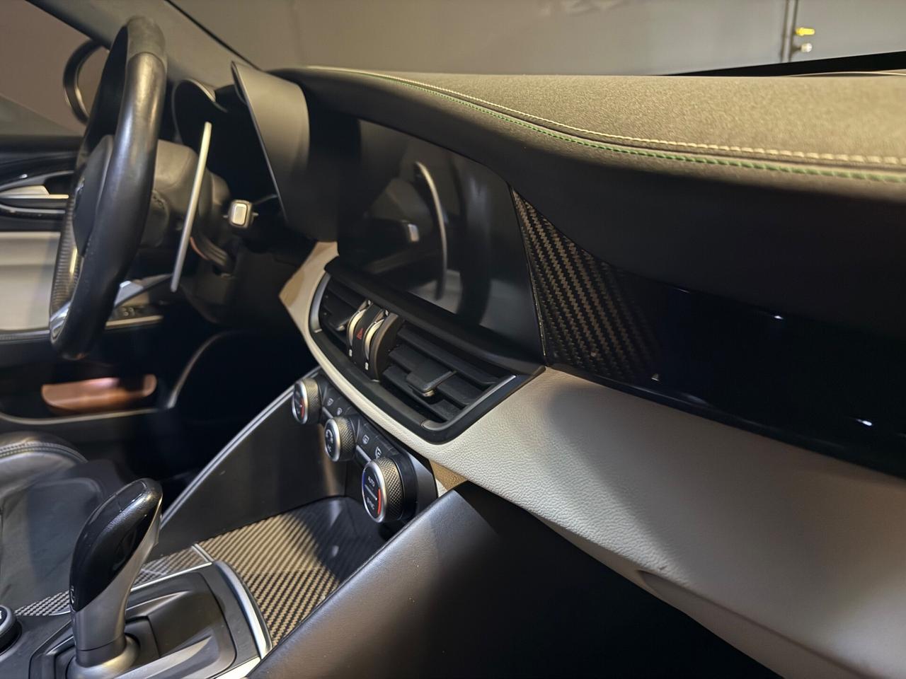 Alfa Romeo Giulia 2.9 V6 Bi-Turbo AT8 Quadrifoglio