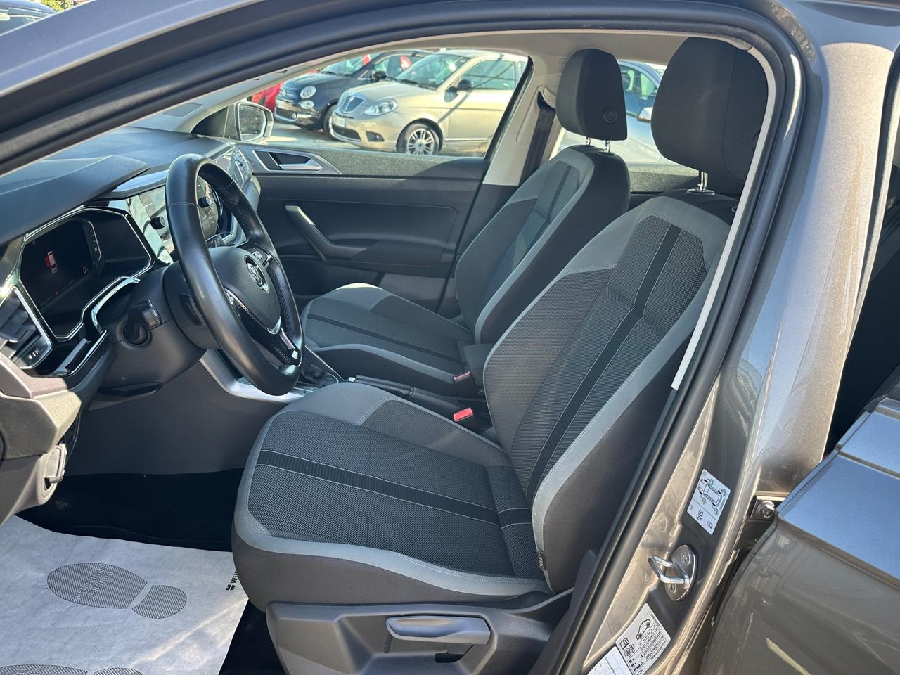 Volkswagen Polo 1.0 TSI DSG 95CV R-LINE UNICO PROP