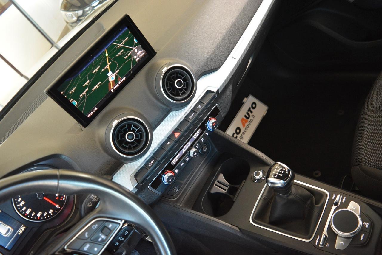 Audi Q2 30 TFSI Business telecamera