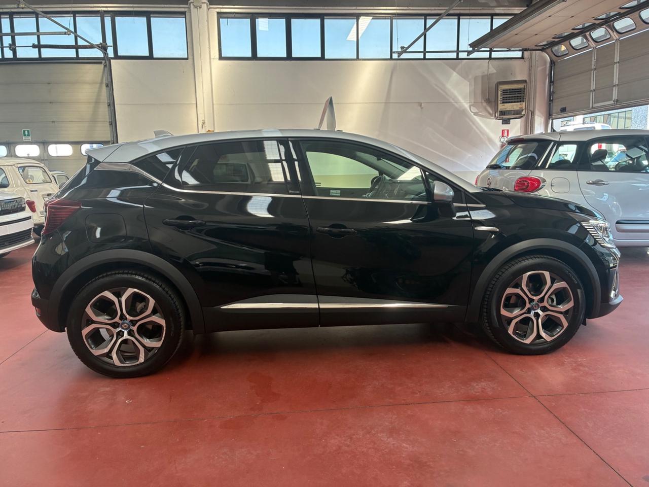 Renault Captur Plug-in Hybrid E-Tech 160 CV Initiale Paris