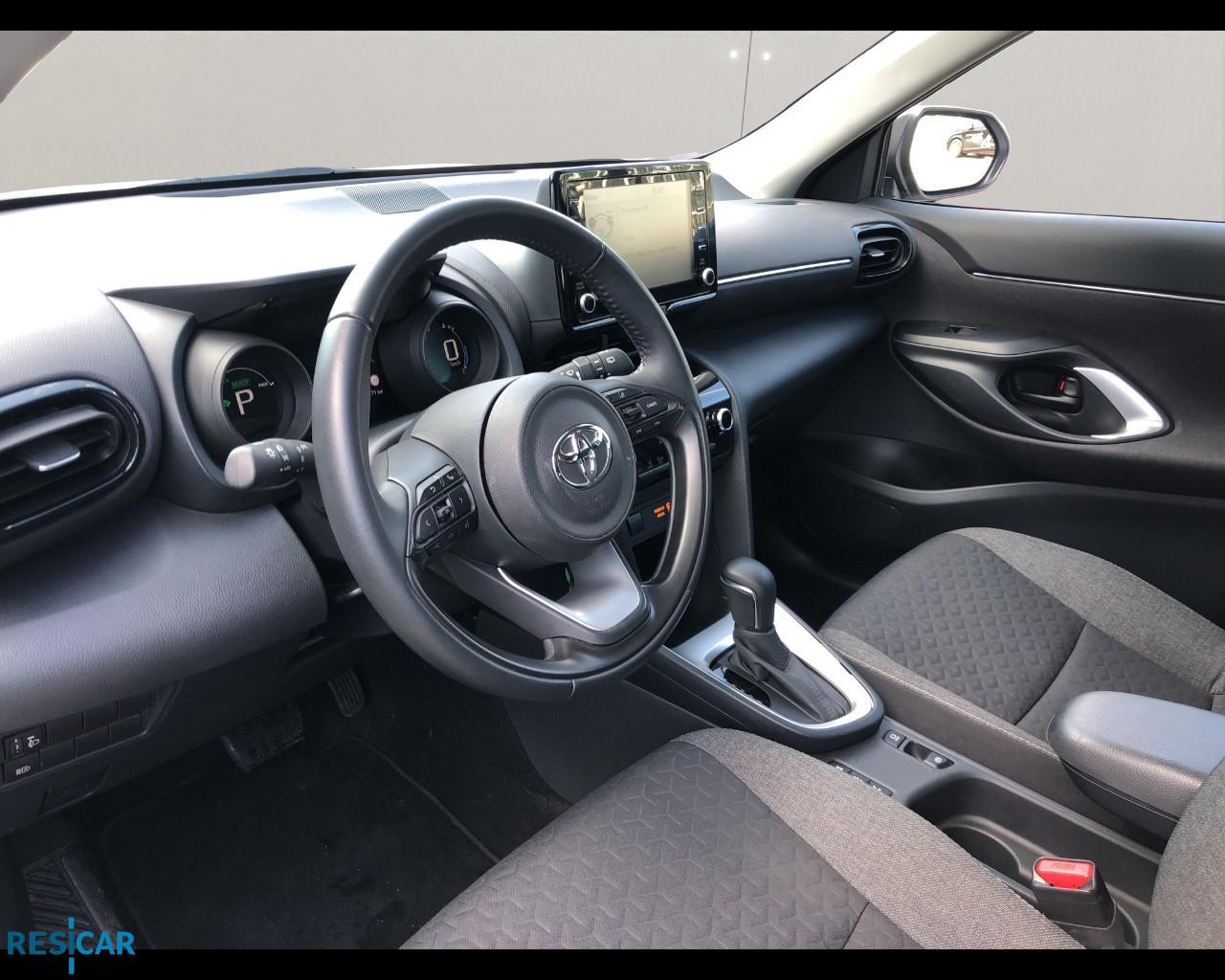 TOYOTA Yaris Cross 1.5h Active fwd 116cv e-cvt