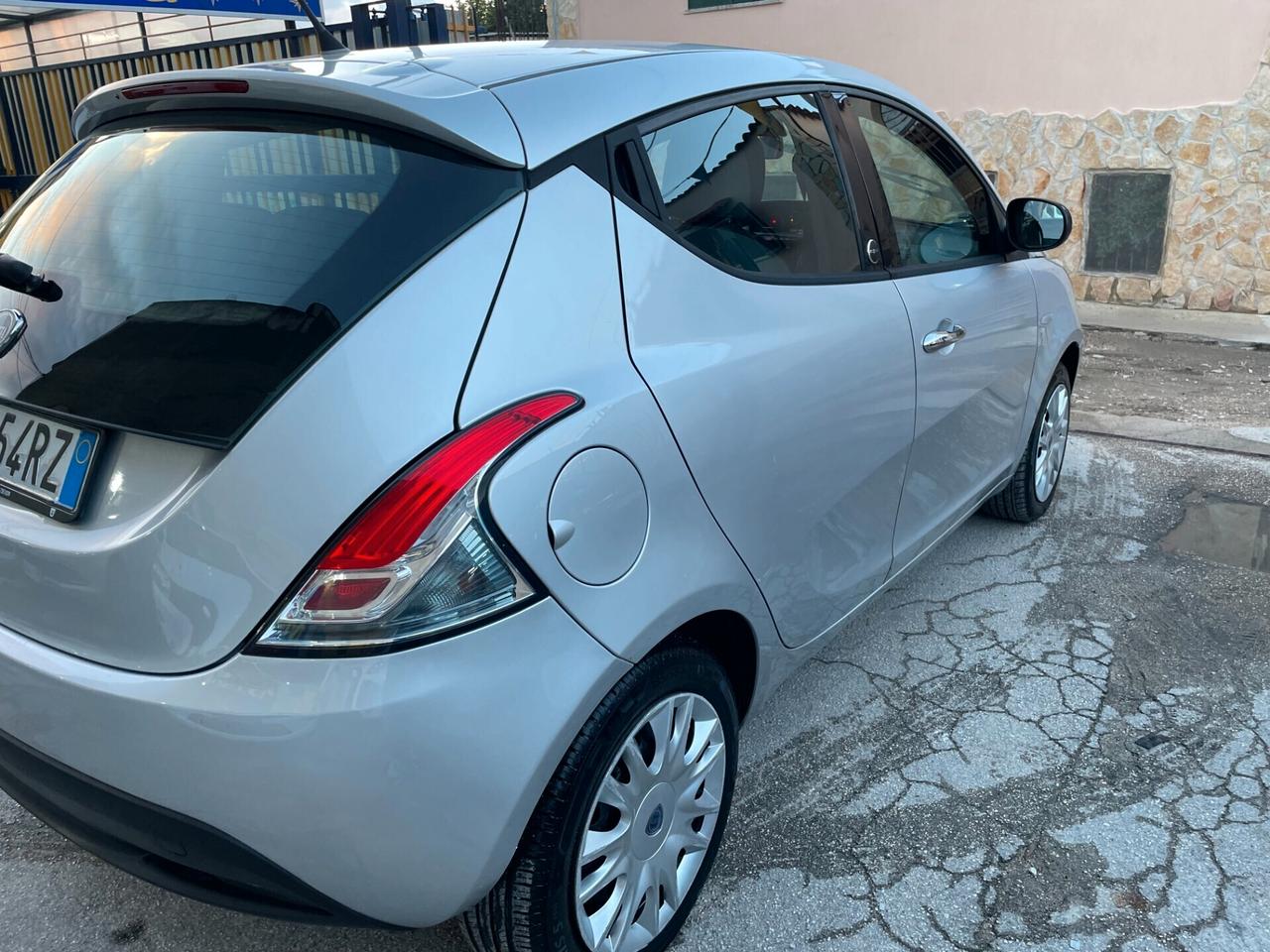 Lancia Ypsilon 1.2 69 CV 5 porte GPL Ecochic Silver