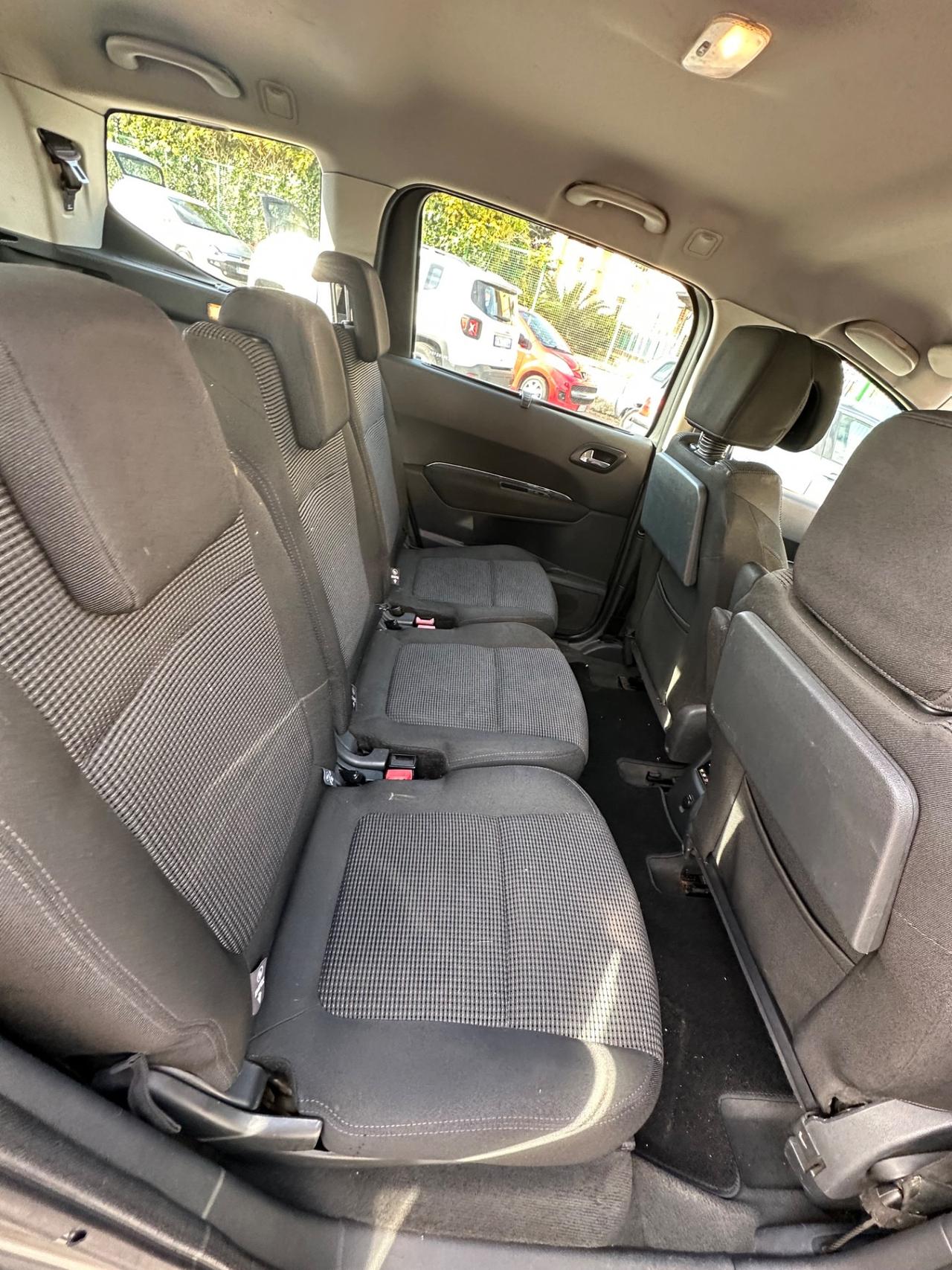 Peugeot 5008 2.0 HDi 150CV Féline