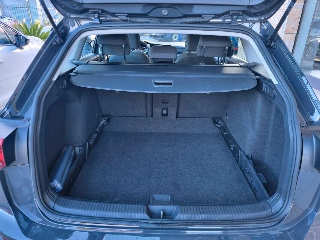 Volkswagen Golf VIII Variant 2.0 tdi Life 115cv