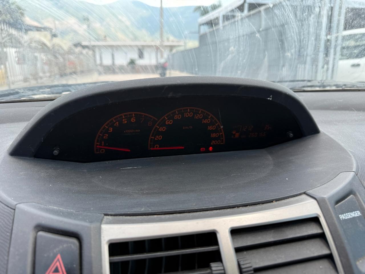 TOYOTA YARIS ANNO 2011 1.0 BENZINA *MARCIANTE