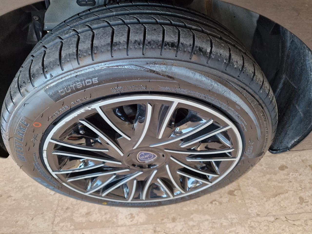 Lancia Ypsilon 1.0 Hybrid Gold 2023