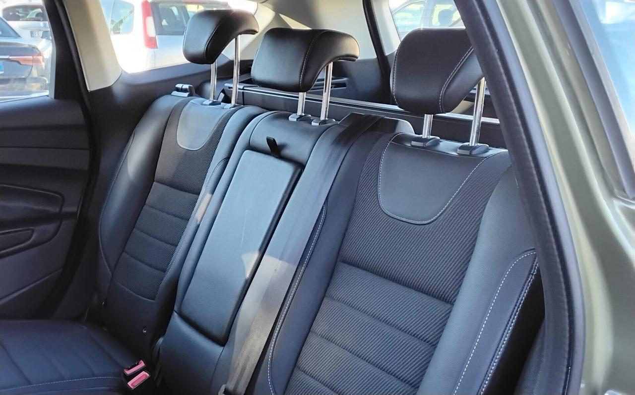 Ford Kuga 2.0 TDCI 150 CV S&S 4WD Powershift Titanium