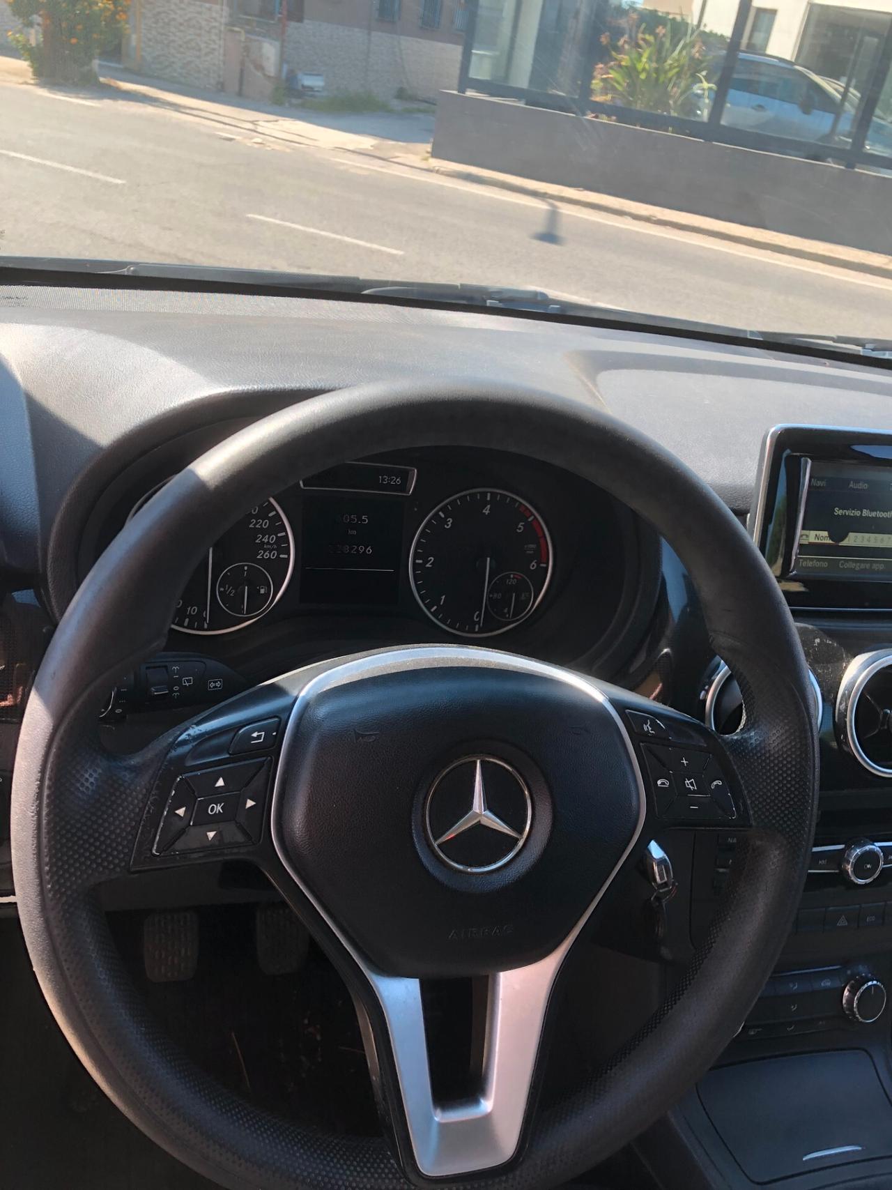 Mercedes-Benz B 180 CDI Premium 2014 - Garanzia 12 Mesi - Tagliandata - Retrocamera - Perfetta