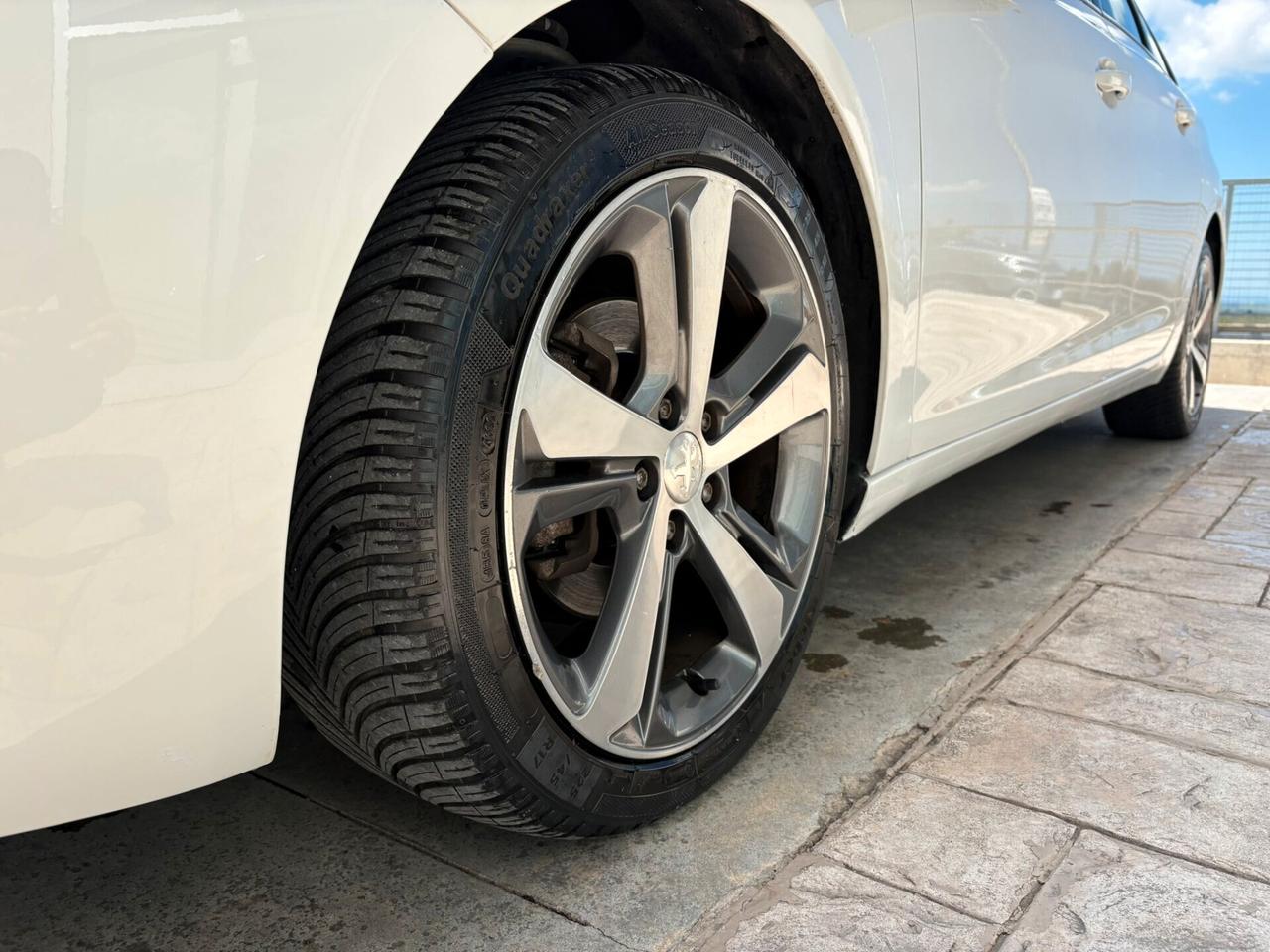 Peugeot 308 BlueHDi 130 S&S SW Allure