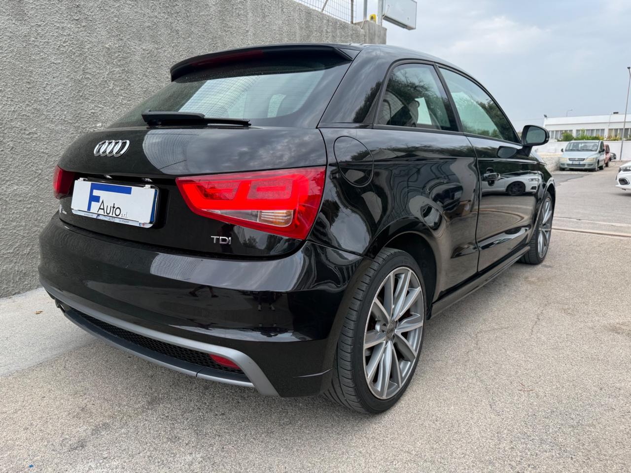 Audi A1 1.6 TDI 90 CV S-Line Exterior Pack,LED Diurni,Bluetooth,Comandi al volante,ecc.