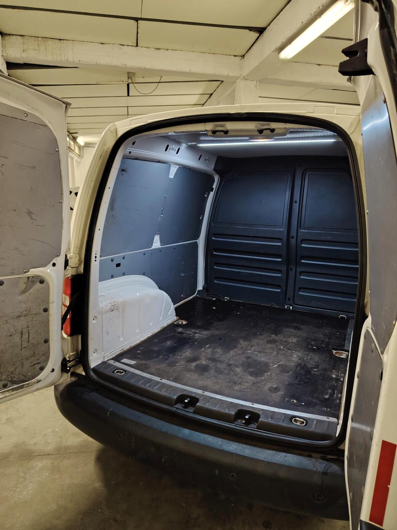 Volkswagen Caddy 1.6 diesel anno 2015