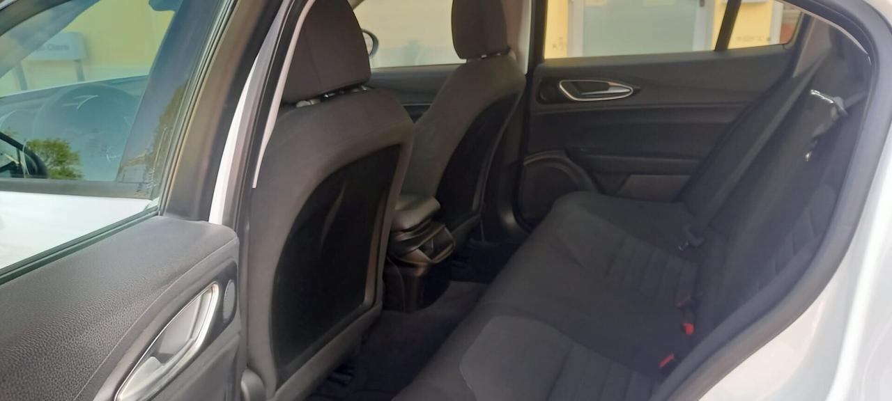 ALFA ROMEO GIULIA Turbodiesel cc. 2.143 CV. 150 Euro 6B Automatica 5 Porte 5 Posti con Cambio Paddle al Volante (F1).