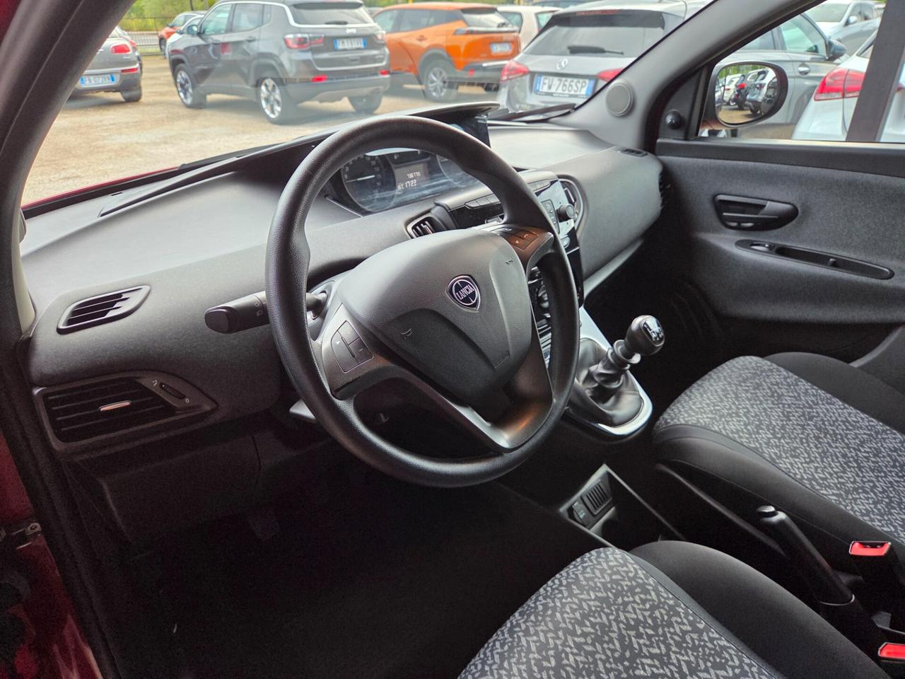Lancia Ypsilon 5 porte S&S Hybrid Ecochic Silver