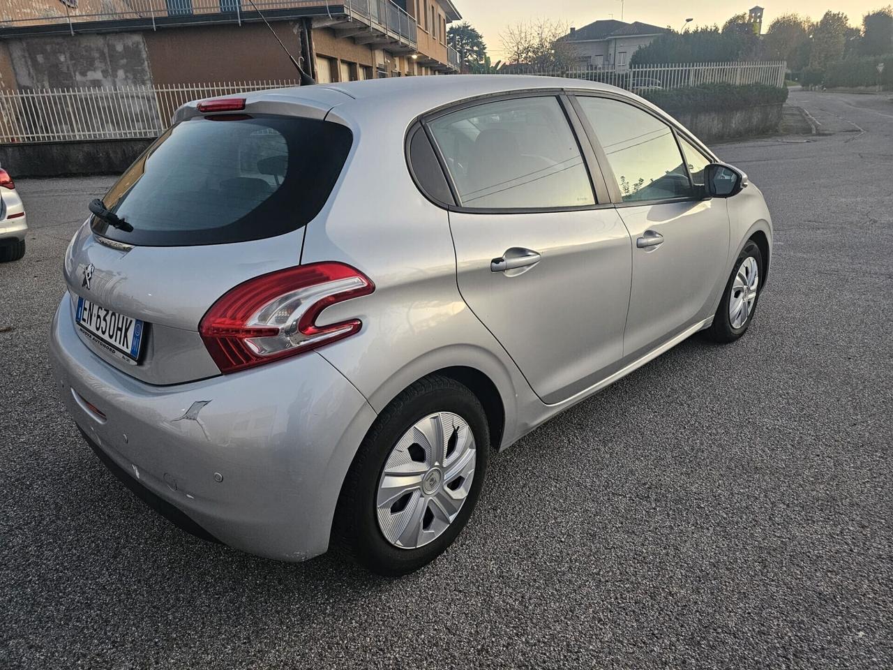 Peugeot 208 benzina