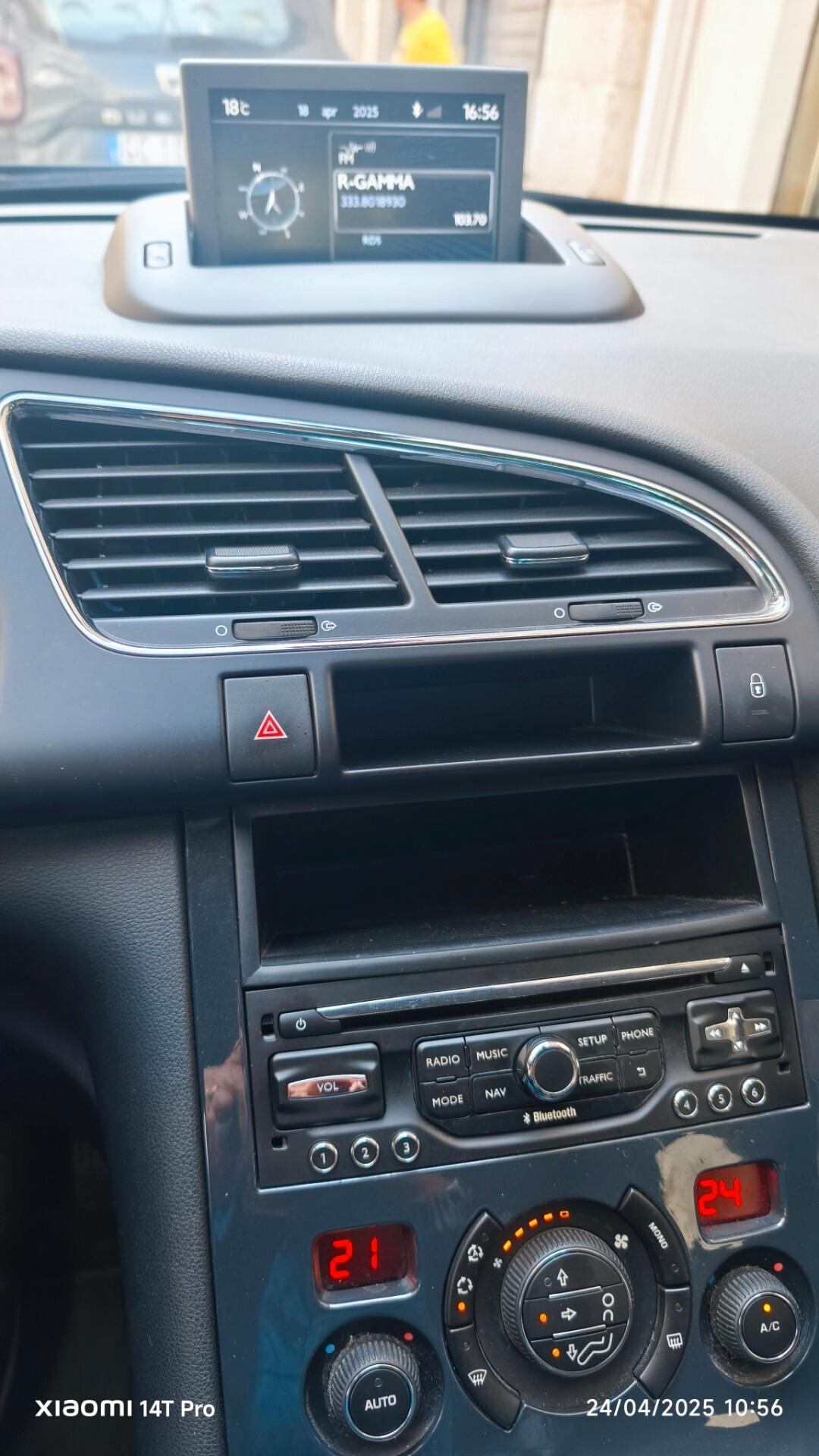 Peugeot 3008 1.6 HDi 115CV/Navi/Active 2015