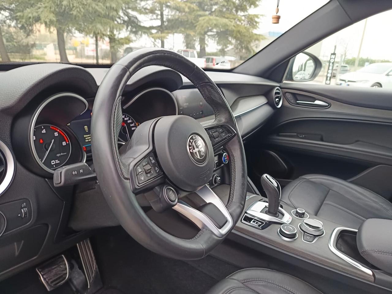 Alfa Romeo Stelvio 2.2 MTJ 210 CV AT8 Q4 Ti V Tua da 296€ al Mese