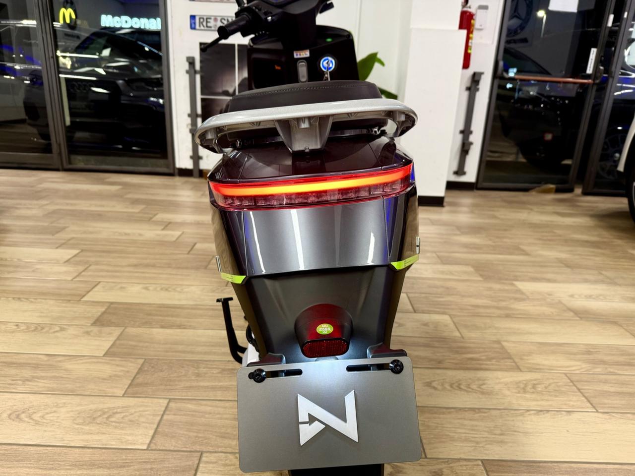 Scooter elettrico LvNeng NCE S