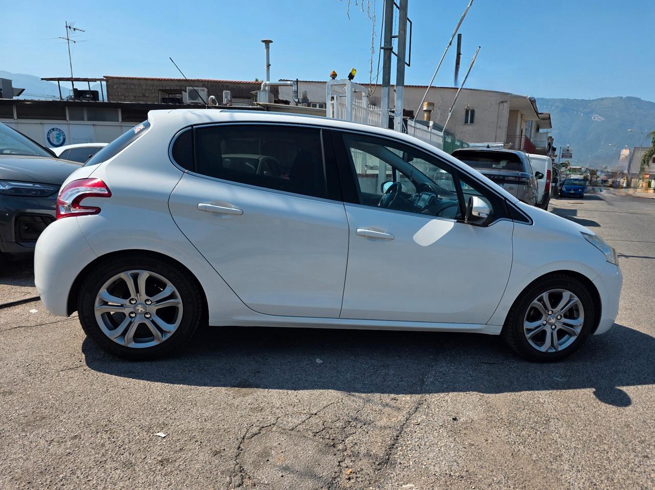 Peugeot 208 1.4 HDi 68 CV 5 porte Allure