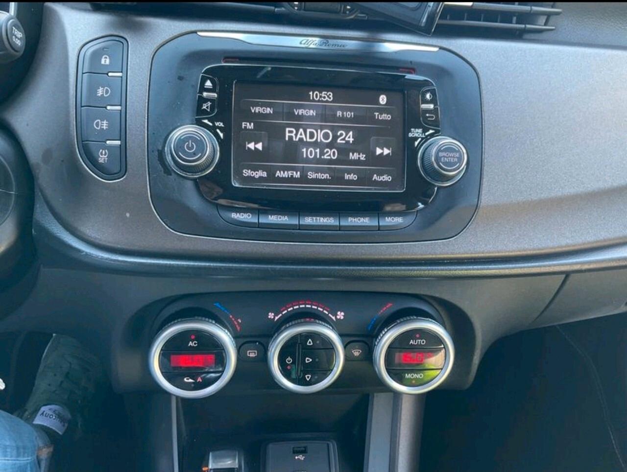 Alfa Romeo Giulietta 1.6 JTD105 cv ok neopatentati.