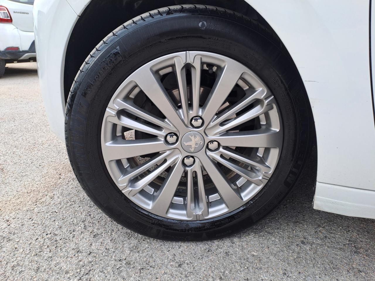 Peugeot 208 BlueHDi 75 Allure Restayling