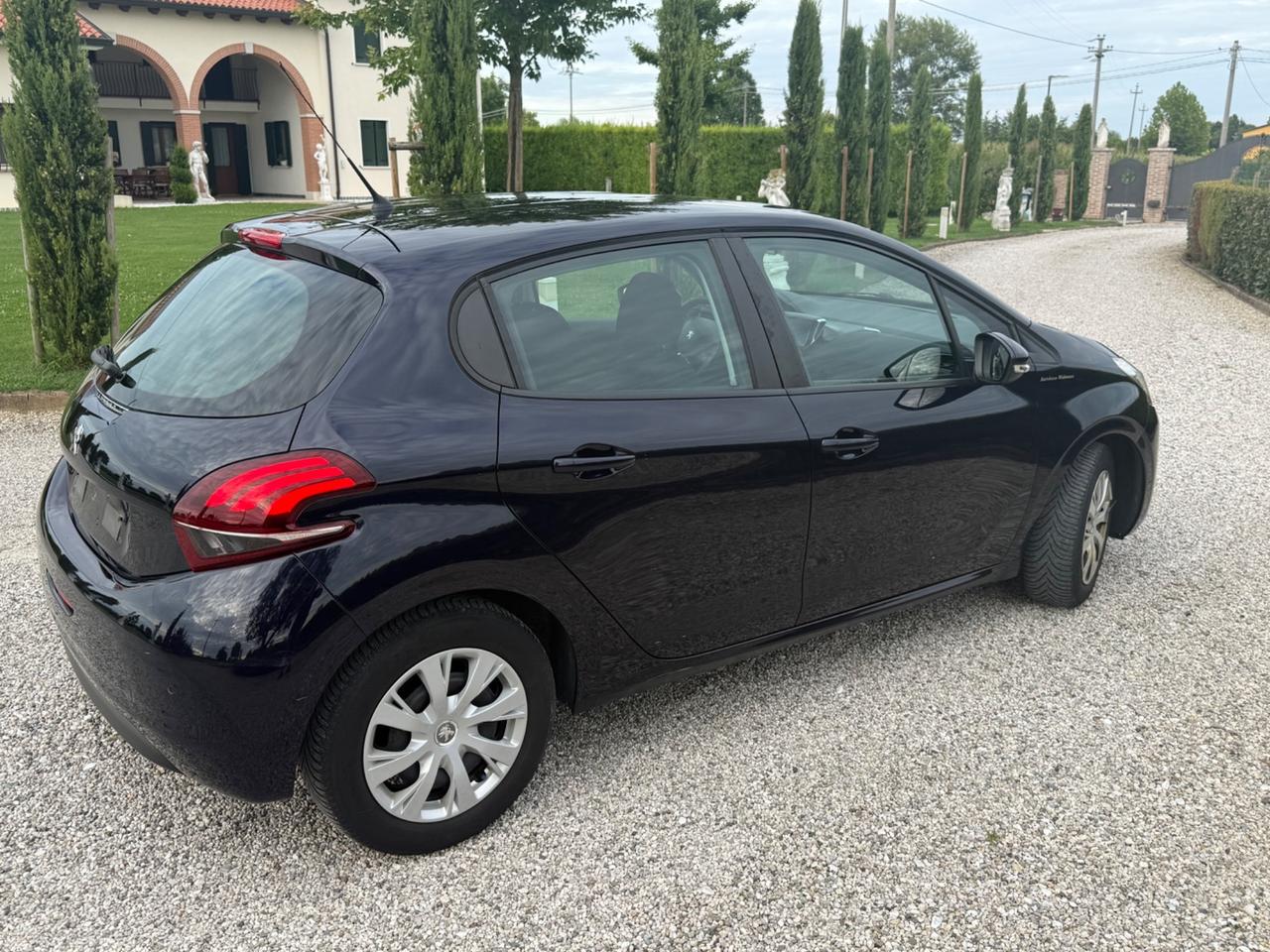 Peugeot 208 PureTech 82 5 porte Active PASSAGGIO INCLUSO